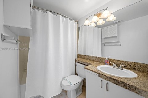 Condo in Aventura, Florida, 2 bedrooms  № 1208948 - photo 11