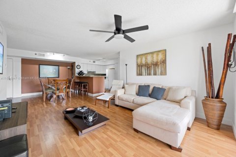 Condo in Aventura, Florida, 2 bedrooms  № 1208948 - photo 4