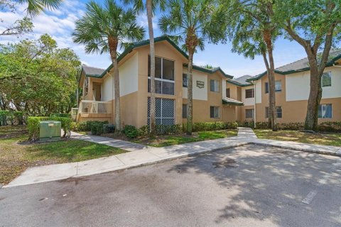 Condo in Coral Springs, Florida, 2 bedrooms  № 1222644 - photo 9