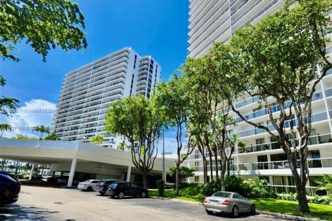 Condo in Aventura, Florida, 3 bedrooms  № 1415649 - photo 30