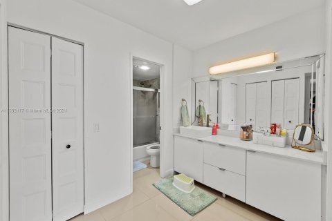 Condo in Aventura, Florida, 3 bedrooms  № 1415649 - photo 14