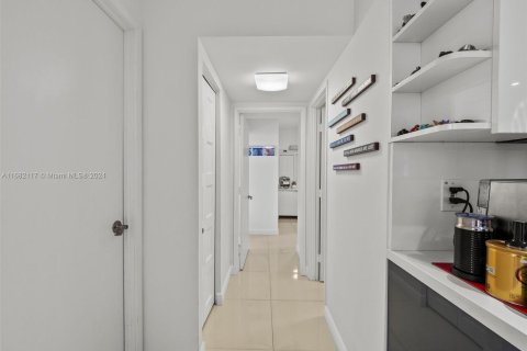 Condo in Aventura, Florida, 3 bedrooms  № 1415649 - photo 10