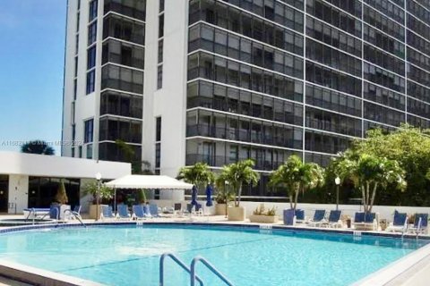 Condo in Aventura, Florida, 3 bedrooms  № 1415649 - photo 25