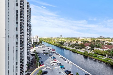 Condo in Aventura, Florida, 3 bedrooms  № 1415649 - photo 5