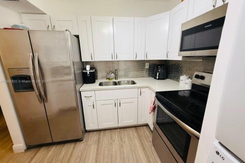 Adosado en venta en Miami, Florida, 3 dormitorios, 133.87 m2 № 1436947 - foto 10