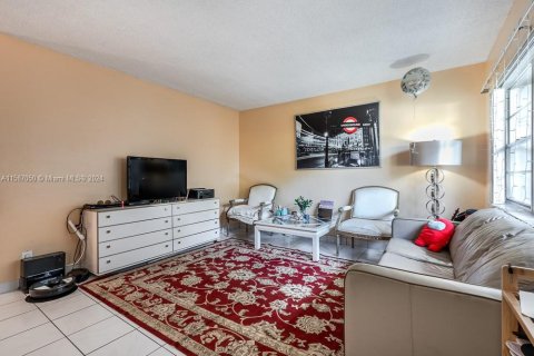 Condominio en venta en Hallandale Beach, Florida, 2 dormitorios, 87.33 m2 № 1175612 - foto 2