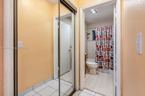 Condominio en venta en Hallandale Beach, Florida, 2 dormitorios, 87.33 m2 № 1175612 - foto 8
