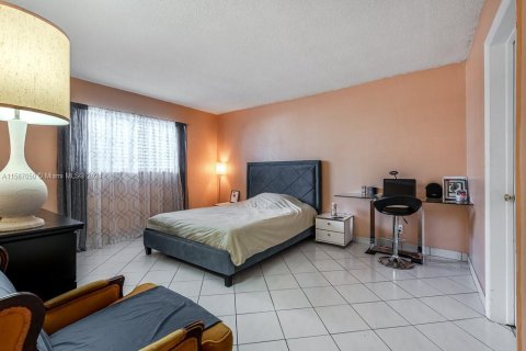 Condominio en venta en Hallandale Beach, Florida, 2 dormitorios, 87.33 m2 № 1175612 - foto 12