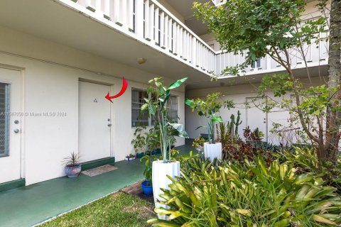 Condominio en venta en Hallandale Beach, Florida, 2 dormitorios, 87.33 m2 № 1175612 - foto 18