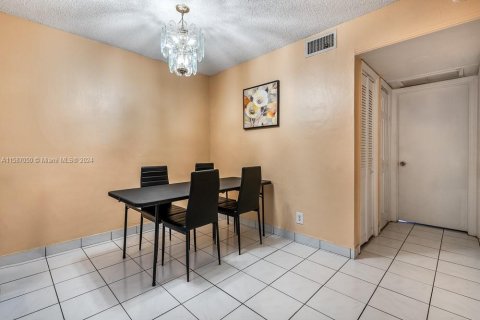 Condominio en venta en Hallandale Beach, Florida, 2 dormitorios, 87.33 m2 № 1175612 - foto 3