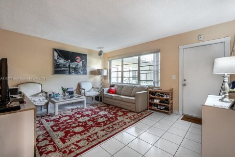 Condominio en venta en Hallandale Beach, Florida, 2 dormitorios, 87.33 m2 № 1175612 - foto 1