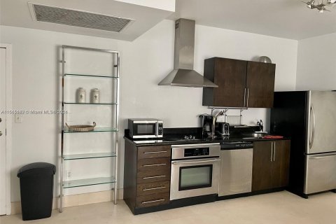 Condo in Miami Beach, Florida, 1 bedroom  № 1378577 - photo 4