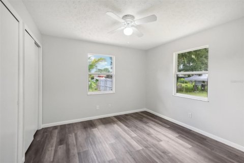 House in St. Lucie, Florida 3 bedrooms, 120.68 sq.m. № 1298830 - photo 12