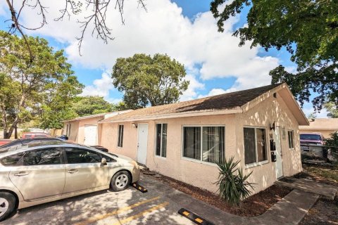 Propiedad comercial en venta en Pompano Beach, Florida, 164.53 m2 № 1222879 - foto 1