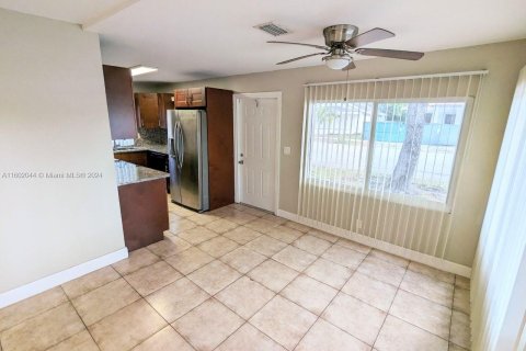 Immobilier commercial à vendre à Pompano Beach, Floride: 164.53 m2 № 1222879 - photo 5