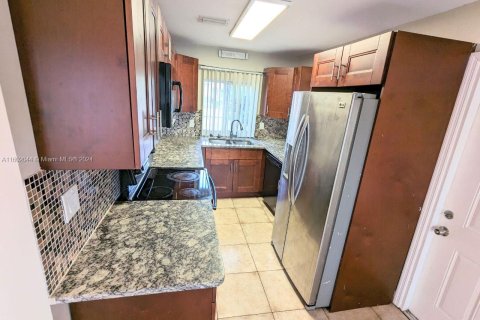 Immobilier commercial à vendre à Pompano Beach, Floride: 164.53 m2 № 1222879 - photo 7