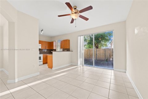 Townhouse in Homestead, Florida 4 bedrooms, 172.05 sq.m. № 1398434 - photo 13