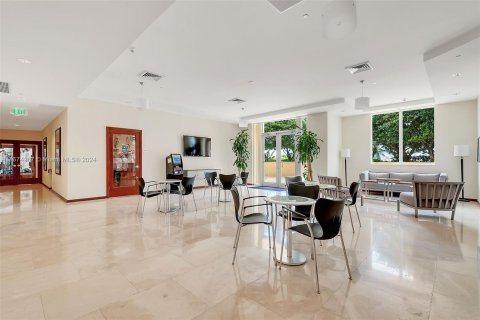 Condominio en alquiler en Miami, Florida, 2 dormitorios, 104.05 m2 № 1398473 - foto 26