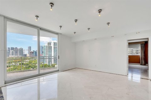 Condominio en alquiler en Miami, Florida, 2 dormitorios, 104.05 m2 № 1398473 - foto 9