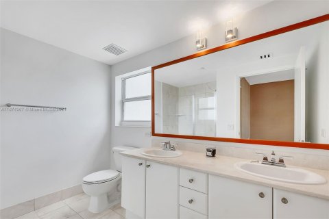 Condominio en alquiler en Miami, Florida, 2 dormitorios, 104.05 m2 № 1398473 - foto 19