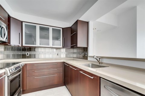 Condominio en alquiler en Miami, Florida, 2 dormitorios, 104.05 m2 № 1398473 - foto 5