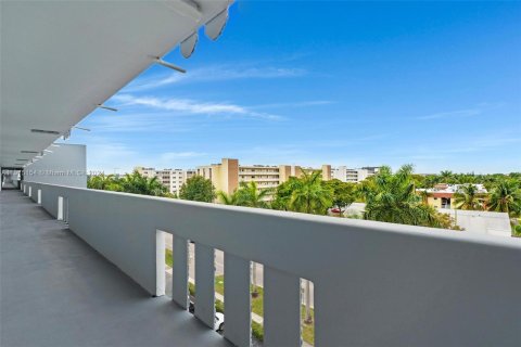 Condominio en venta en Hallandale Beach, Florida, 2 dormitorios, 95.41 m2 № 1398526 - foto 26