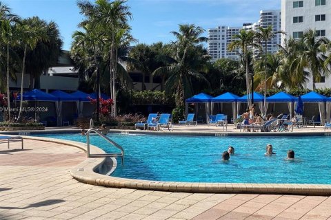 Condo in Sunny Isles Beach, Florida, 1 bedroom  № 1206359 - photo 3