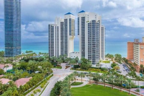 Condo in Sunny Isles Beach, Florida, 1 bedroom  № 1206359 - photo 1