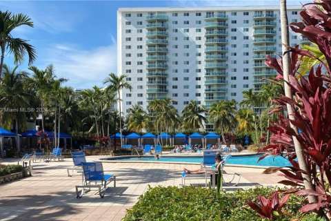 Copropriété à vendre à Sunny Isles Beach, Floride: 1 chambre, 93.37 m2 № 1206359 - photo 2