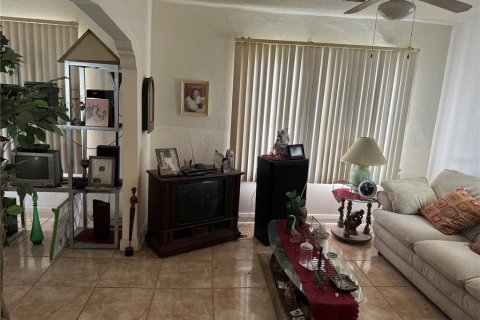 House in Tampa, Florida 2 bedrooms, 115.2 sq.m. № 1370241 - photo 7