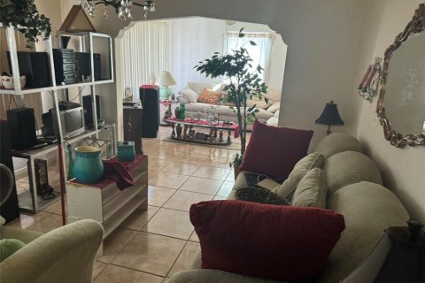 Casa en venta en Tampa, Florida, 2 dormitorios, 115.2 m2 № 1370241 - foto 5