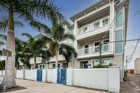 Adosado en venta en Saint Petersburg, Florida, 3 dormitorios, 170.85 m2 № 1370243 - foto 3