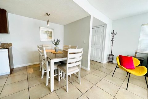 Apartment in Sarasota, Florida 2 bedrooms, 69.68 sq.m. № 1370207 - photo 10