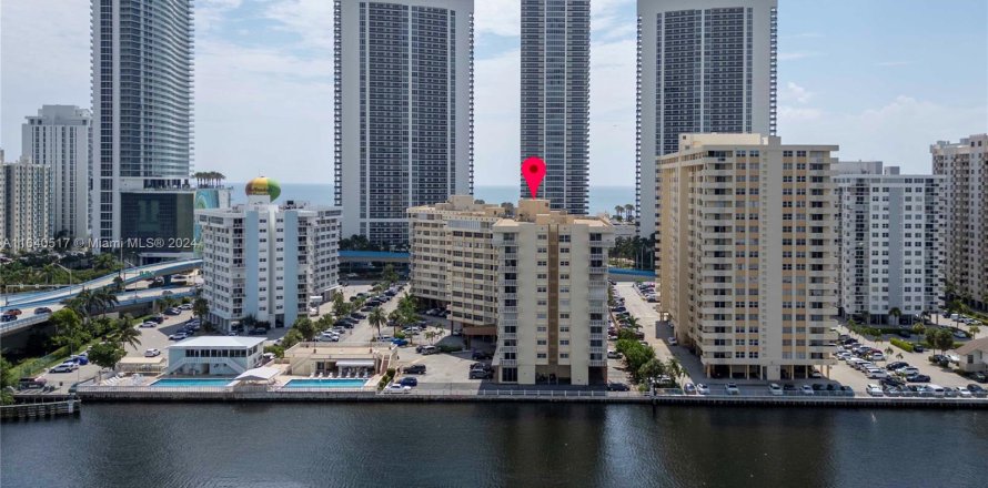 Condominio en Hallandale Beach, Florida, 3 dormitorios  № 1316354