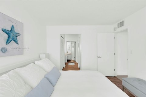 Copropriété à vendre à Hallandale Beach, Floride: 3 chambres, 109.62 m2 № 1316354 - photo 11