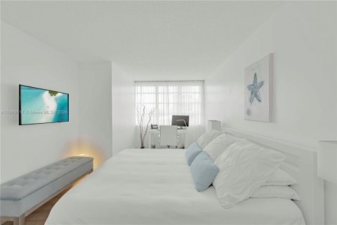 Copropriété à vendre à Hallandale Beach, Floride: 3 chambres, 109.62 m2 № 1316354 - photo 13