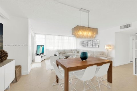 Copropriété à vendre à Hallandale Beach, Floride: 3 chambres, 109.62 m2 № 1316354 - photo 4