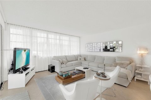 Copropriété à vendre à Hallandale Beach, Floride: 3 chambres, 109.62 m2 № 1316354 - photo 2