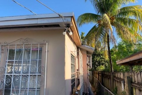 Casa en venta en Miami, Florida, 4 dormitorios, 119.19 m2 № 634795 - foto 3