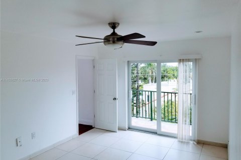 Снять в аренду квартиру в Майами-Бич, Флорида 1 спальня, № 713834 - фото 3