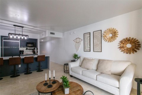Condominio en venta en Hallandale Beach, Florida, 1 dormitorio, 78.41 m2 № 924629 - foto 24