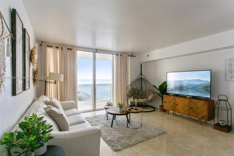 Condominio en venta en Hallandale Beach, Florida, 1 dormitorio, 78.41 m2 № 924629 - foto 22