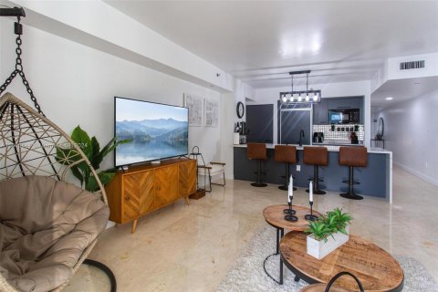 Condominio en venta en Hallandale Beach, Florida, 1 dormitorio, 78.41 m2 № 924629 - foto 15