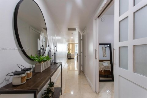 Condominio en venta en Hallandale Beach, Florida, 1 dormitorio, 78.41 m2 № 924629 - foto 29