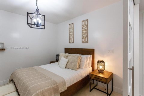 Condominio en venta en Hallandale Beach, Florida, 1 dormitorio, 78.41 m2 № 924629 - foto 25