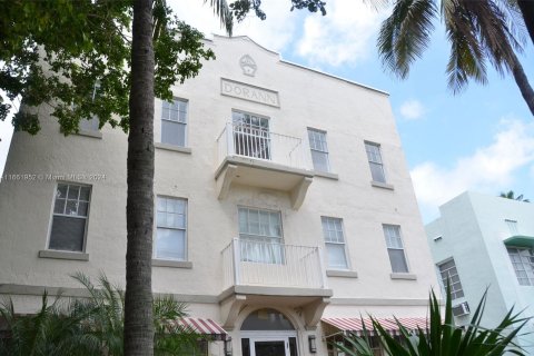 Condo in Miami Beach, Florida, 1 bedroom  № 1372397 - photo 2