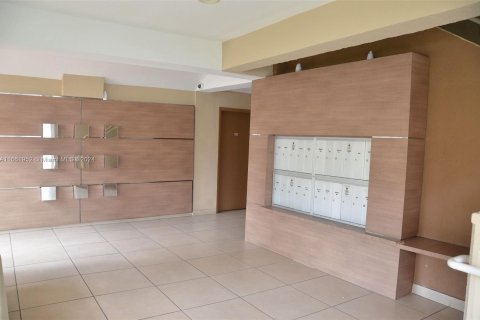 Condo in Miami Beach, Florida, 1 bedroom  № 1372397 - photo 3