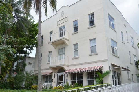 Condo in Miami Beach, Florida, 1 bedroom  № 1372397 - photo 1