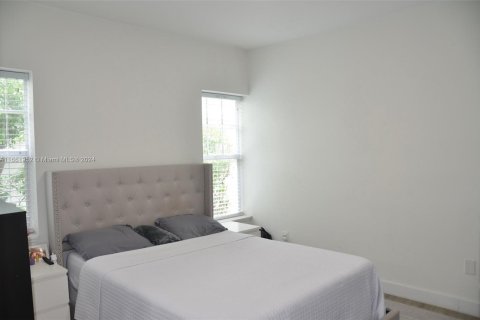 Condo in Miami Beach, Florida, 1 bedroom  № 1372397 - photo 11