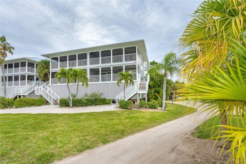 Condo in Placida, Florida, 2 bedrooms  № 1015615 - photo 22